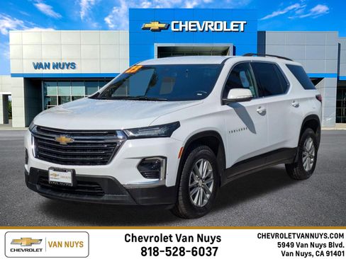 Used 2023 Chevrolet Traverse LT FWD image 1