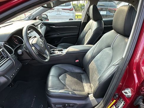 Used 2018 Toyota Camry XSE FWD image 14