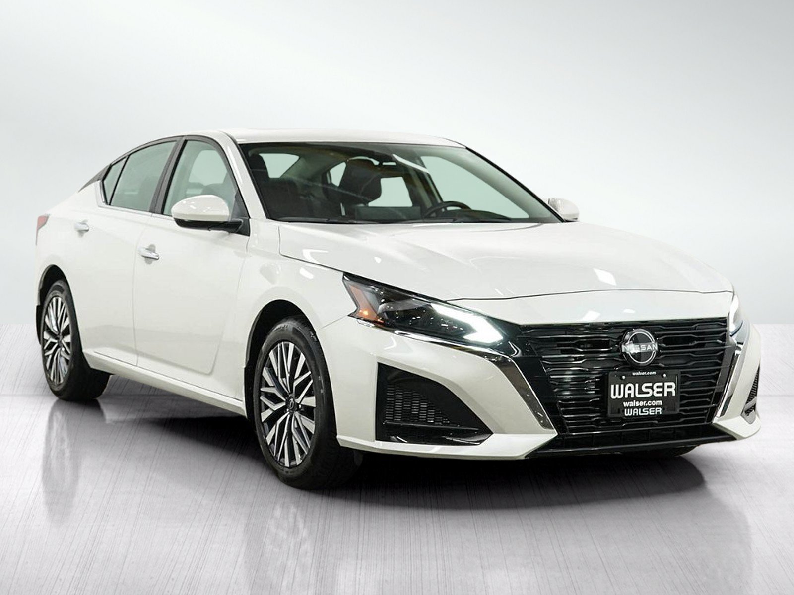 Used 2023 Nissan Altima 2.5 SV w/ SV Premium Package AWD/4WD image 7