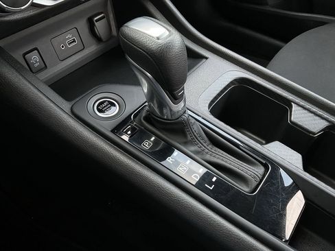 Used 2025 Nissan Sentra S image 33