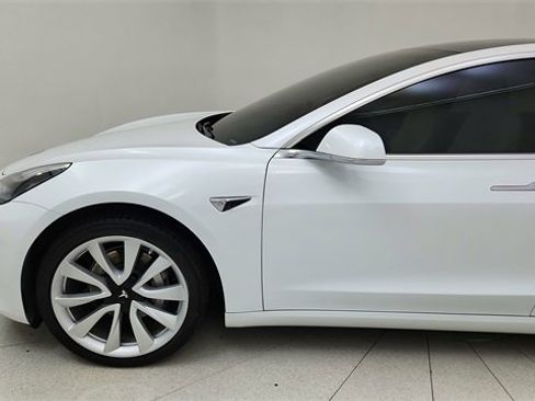 Used 2019 Tesla Model 3 Standard Range Plus image 9