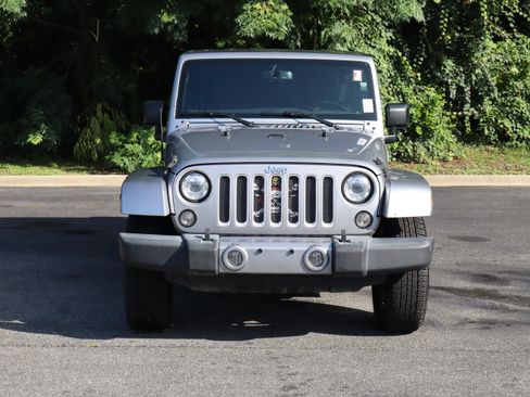 Used 2017 Jeep Wrangler Unlimited Sahara AWD/4WD image 3