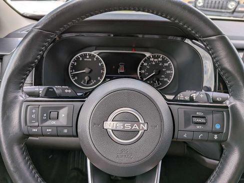 Used 2025 Nissan Pathfinder SL FWD image 35