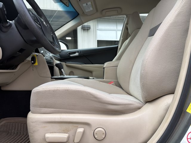 Used 2014 Toyota Camry LE FWD image 14