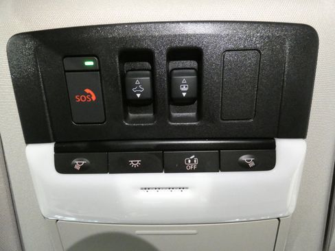 Used 2025 Nissan Pathfinder Platinum w/ Cargo Package FWD image 17