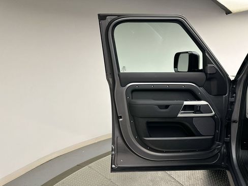 Used 2022 Land Rover Defender 110 X-Dynamic SE image 21