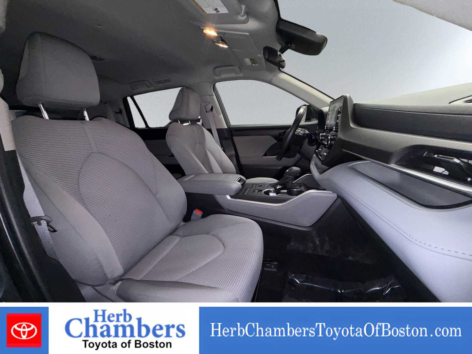 Used 2022 Toyota Highlander LE AWD/4WD image 18