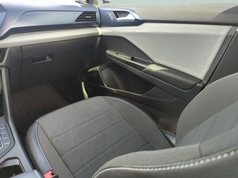 Certified 2022 Volkswagen Taos SE image 23