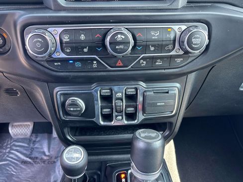 Certified 2021 Jeep Wrangler Unlimited Sahara w/ Cold Weather Group image 21