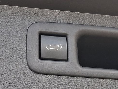 Used 2022 Toyota Highlander XLE image 28