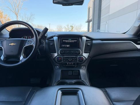 Used 2018 Chevrolet Suburban LT image 12