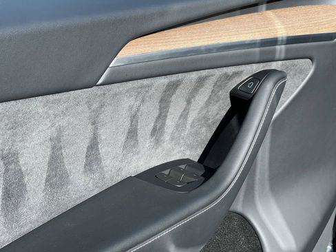 Used 2024 Tesla Model Y Long Range image 15