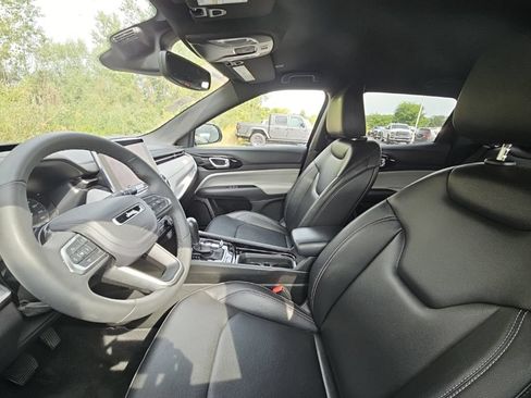 Used 2025 Jeep Compass Limited AWD/4WD image 10