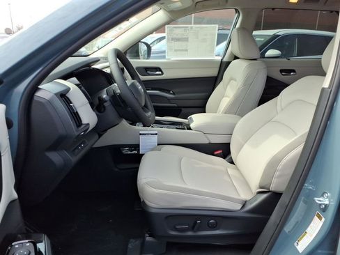 New 2026 Nissan Pathfinder SL image 26