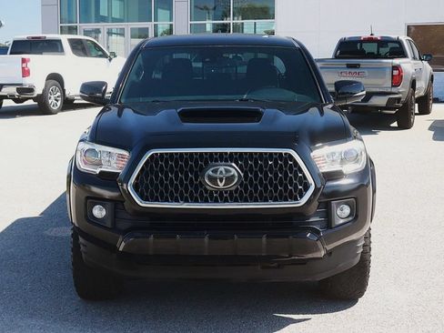 Used 2019 Toyota Tacoma TRD Sport AWD/4WD image 2