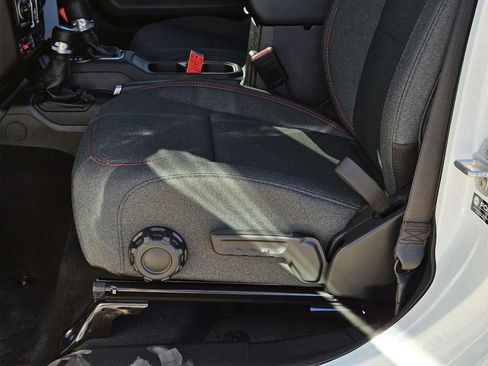 New 2025 Jeep Gladiator Rubicon w/ Convenience Group image 20