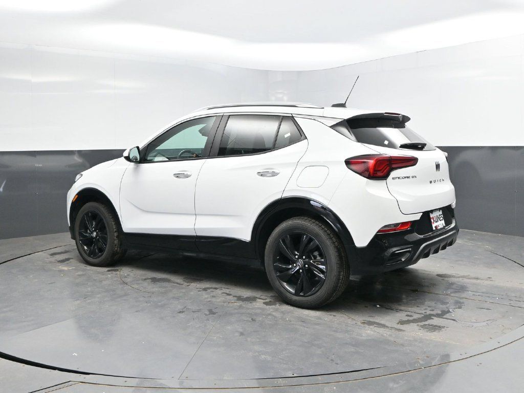 Used 2024 Buick Encore GX Sport Touring FWD image 5