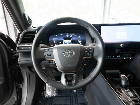 Used 2024 Toyota Crown AWD/4WD image 21