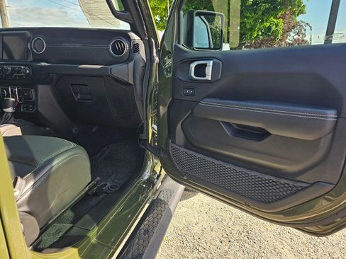 Used 2023 Jeep Wrangler Unlimited Sahara w/ Cold Weather Group AWD/4WD image 12