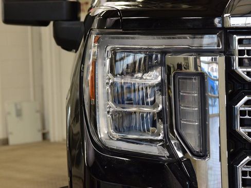 Used 2022 GMC Sierra 3500 Denali w/ Denali Ultimate Package image 10