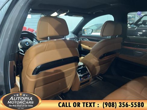 Used 2022 BMW 740i w/ M Sport Package RWD image 21