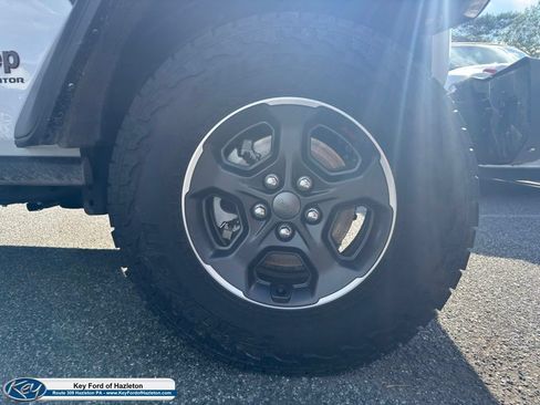 Used 2023 Jeep Gladiator Rubicon w/ Cold Weather Group AWD/4WD image 2