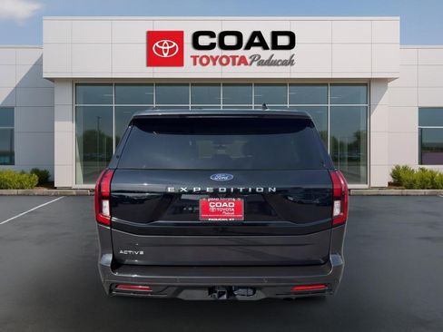 Used 2025 Ford Expedition Active AWD/4WD image 4