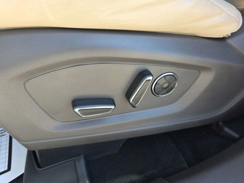 Used 2020 Ford Explorer Platinum w/ Premium Technology Package image 21