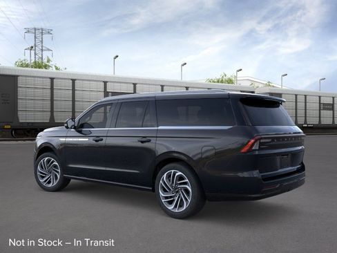 New 2026 Lincoln Navigator L Reserve AWD/4WD image 4