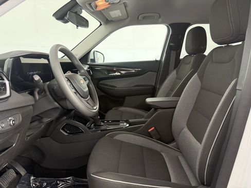 Used 2025 Chevrolet TrailBlazer LT AWD/4WD image 14