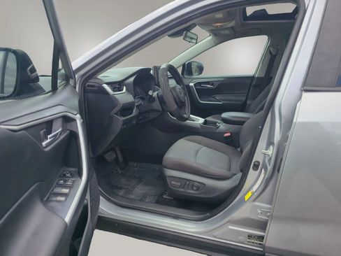 Used 2019 Toyota RAV4 XLE w/ Convenience Package FWD image 11