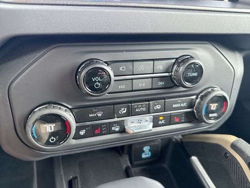Used 2025 Ford Bronco Badlands AWD/4WD image 17