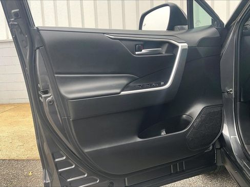 Used 2022 Toyota RAV4 XLE w/ Convenience Package image 28