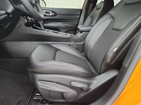 New 2026 Jeep Compass Latitude AWD/4WD image 19