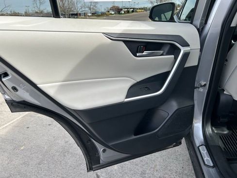 Used 2023 Toyota RAV4 XLE Premium image 25