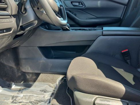 Used 2024 Nissan Rogue S AWD/4WD image 19
