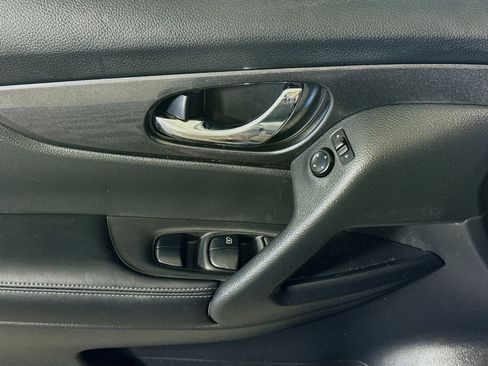 Used 2019 Nissan Rogue SV image 24