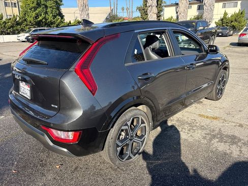 Used 2023 Kia Niro EX Touring image 7