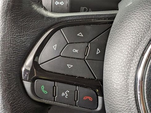 Certified 2020 Jeep Renegade Altitude image 19