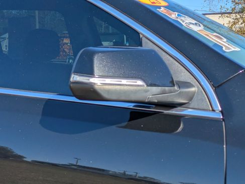 Used 2023 GMC Acadia SLE w/ Driver Convenience Package image 12