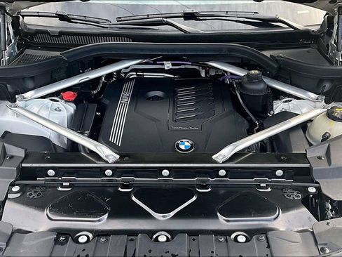 Used 2021 BMW X5 xDrive40i w/ M Sport Package image 12
