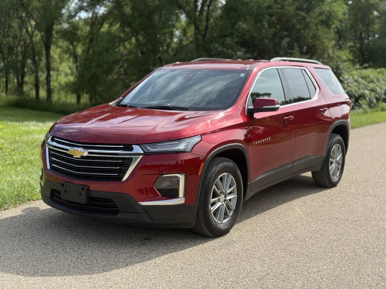 Used 2023 Chevrolet Traverse LT AWD/4WD image 2