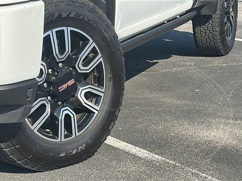 Used 2023 GMC Sierra 2500 AT4 w/ AT4 Premium Plus Package image 3