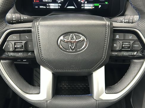 Used 2025 Toyota Sequoia Limited image 25