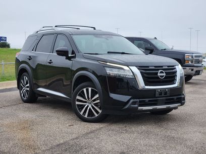 Used 2024 Nissan Pathfinder Platinum w/ Cargo Package