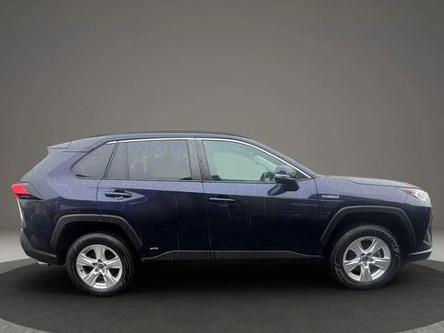 Used 2021 Toyota RAV4 XLE w/ XLE Grade Weather Package AWD/4WD image 4