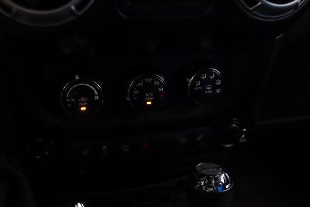 Used 2016 Jeep Wrangler Unlimited Rubicon AWD/4WD image 19