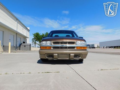Used 2000 Chevrolet S10 Pickup LS w/ Preferred Equipment Group image 6
