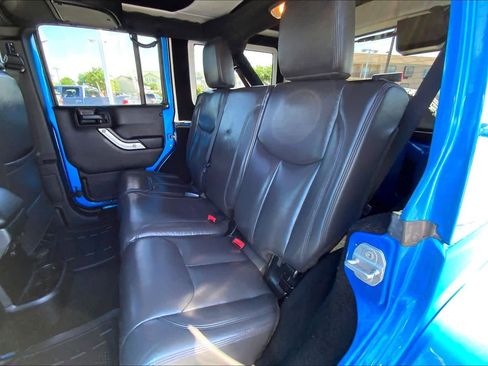 Used 2015 Jeep Wrangler Unlimited Sahara w/ Connectivity Group image 19