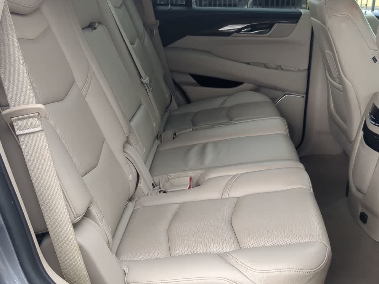 Used 2020 Cadillac Escalade Premium Luxury w/ Escalade Sport Edition AWD/4WD image 22